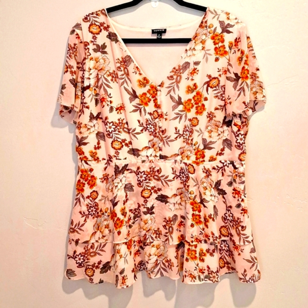 Torrid Mauve Pink Blouse with Two Tiers and Flowers and Decorative Buttons